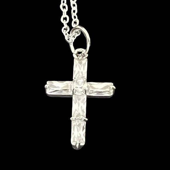 Silver plated & Clear CZ cross pendant plus matching necklace - Picture 3 of 7